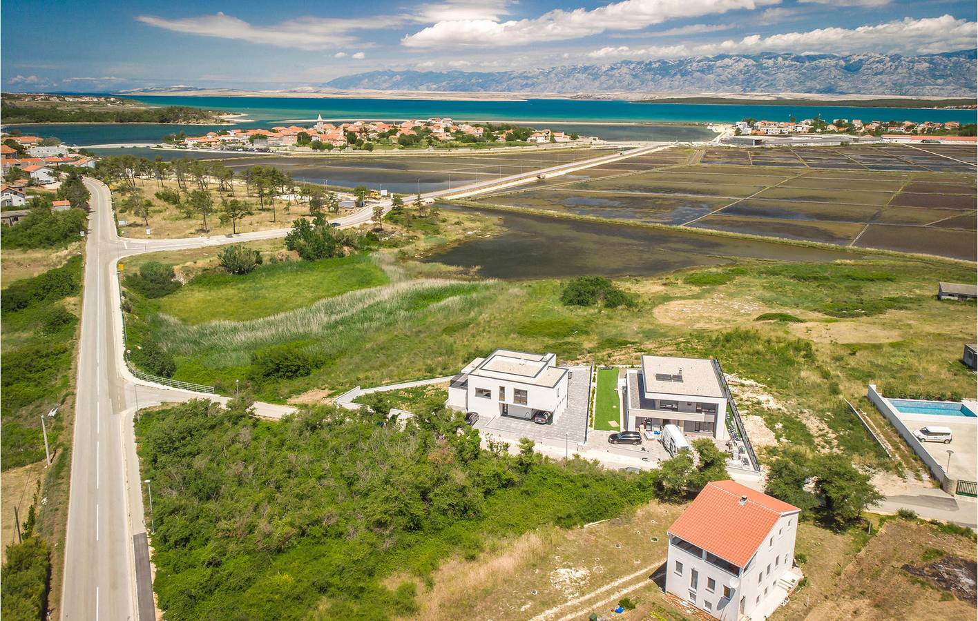 Cozy 2BR Sea-View Apartment with Pool & Parking, 1km to Ždrijac Beach in Nin, Zadar