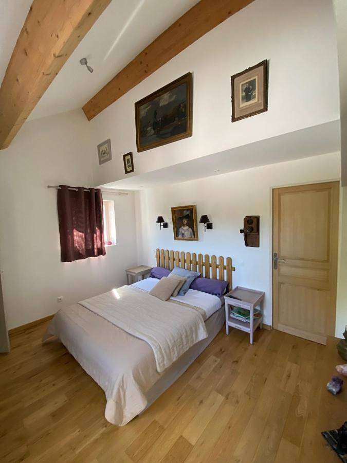 Double Room with Private Bathroom in Linas, Essonne