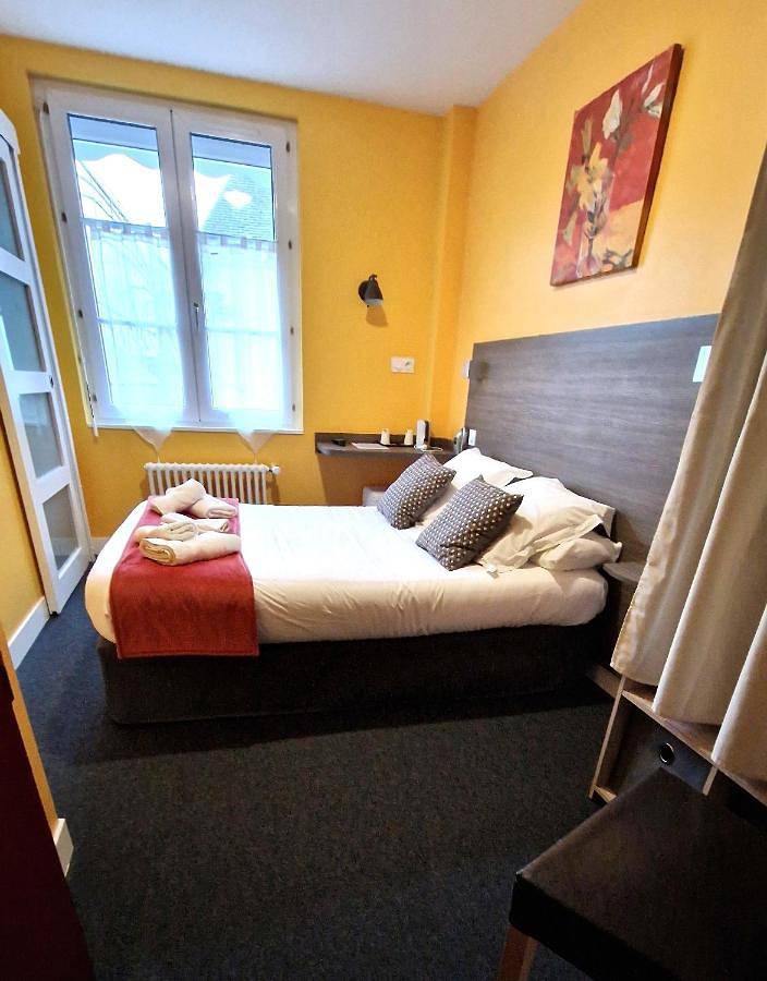 Hôtel pour 2 personnes, avec jardin et vue à Réville - 4