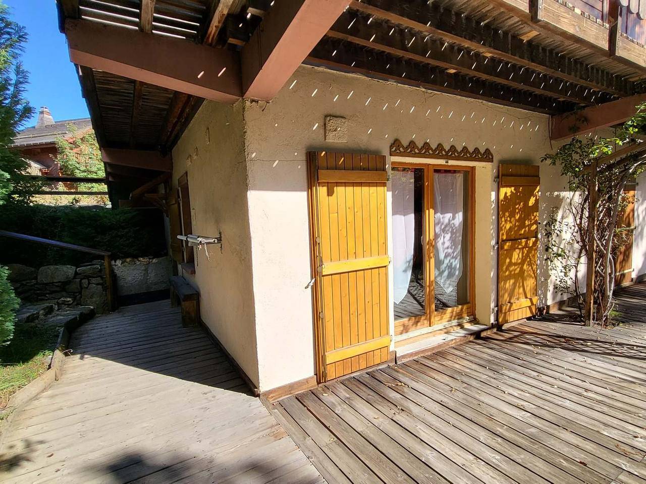 Ganze Wohnung, Ruhige Wohnung im Chalet, Terrasse, Haustiere erlaubt in La Tania, La Perrière