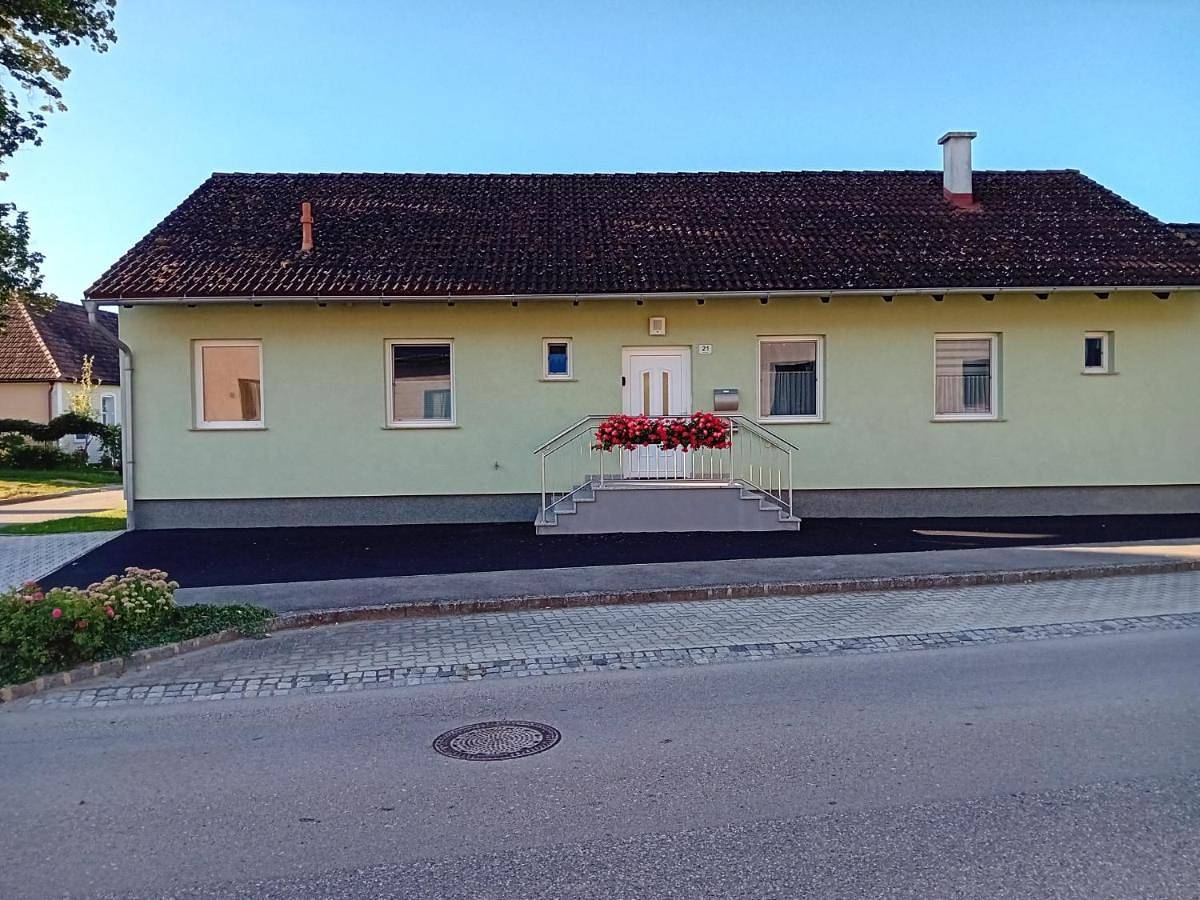 Two-Bedroom House in Korneubourg