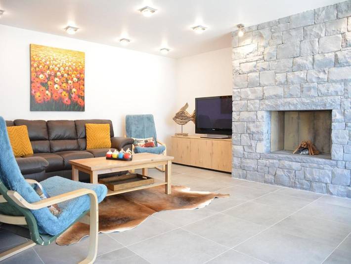 Location de vacances pour 8 personnes, avec terrasse et sauna ainsi que vue sur le lac et jardin dans Ovifat - 2