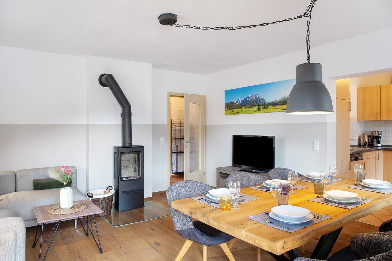 Appartement entier, Appartement 'Ferienwohnung Regina' avec vue sur les montagnes, balcon et Wi-Fi in Mittenwald, Alpes bavaroises