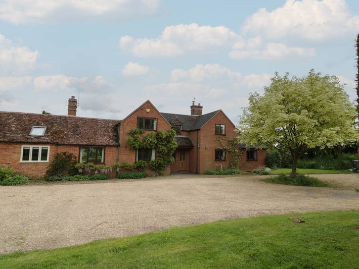 Log cabin for 10 people in Stratford upon Avon