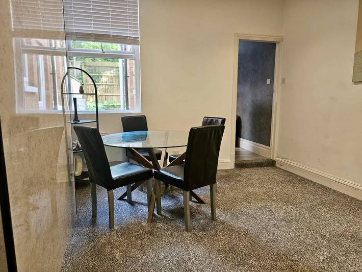 2 Bed House - Sleeps 5 - Garden - Parking - Wifi in Leicester, Heart of England
