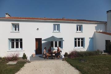 Gîte pour 8 personnes, avec jardin et terrasse à Chenac-Saint-Seurin-d'Uzet