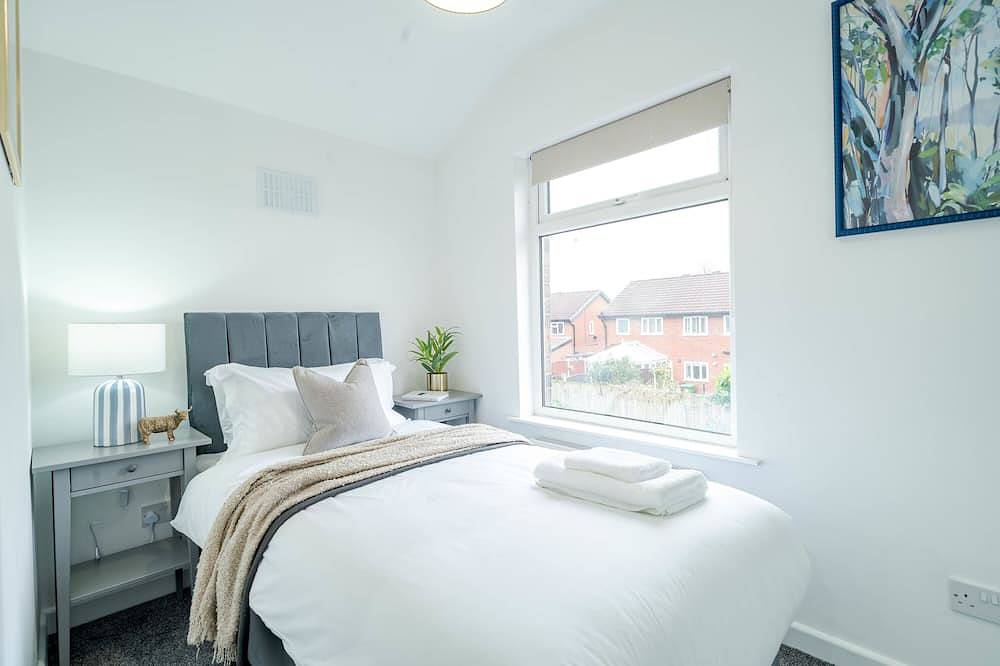 Stylish Wa10 3 Bed House | Close to Town Centre in St Helens, Nordwestengland