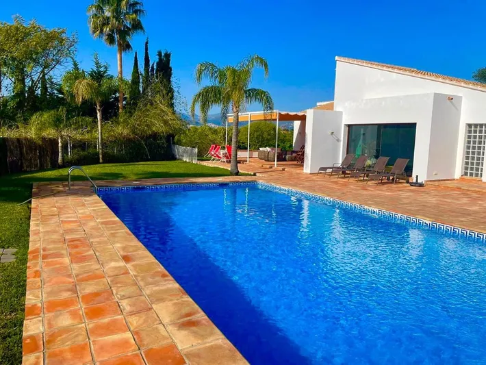 Villa for 6 people, with view and garden as well as terrace and pool - 1