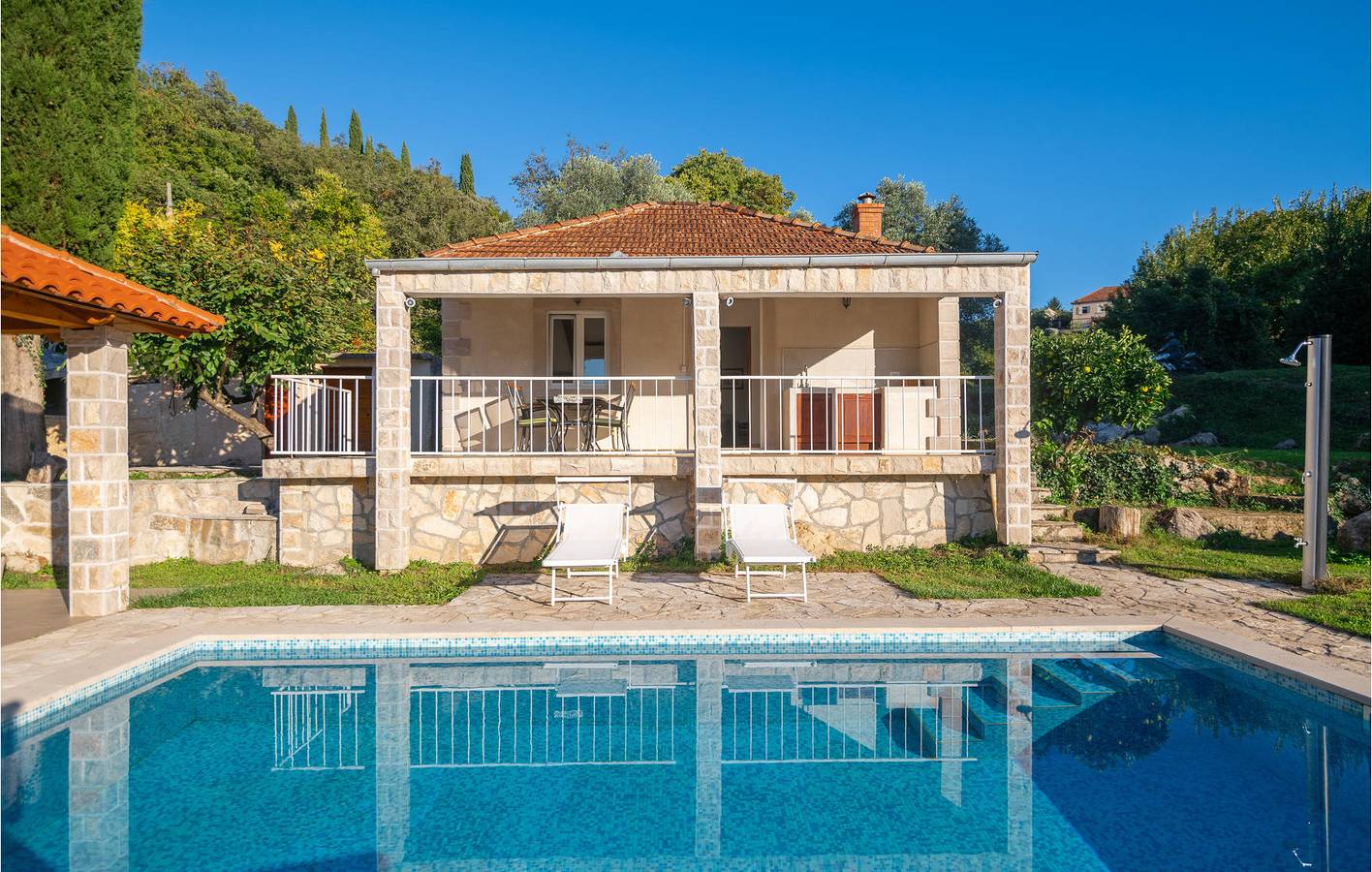 Modernes Apartment mit Pool, Parkplatz und WLAN in Küstennähe in Općina Konavle, Dubrovnik-Neretva