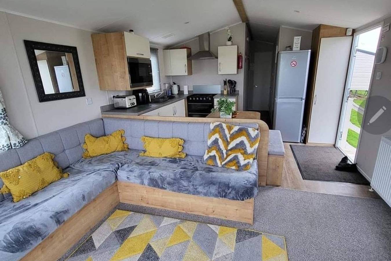 3 Bed - Sleeps 8 - Pet Friendly - Beach in Ingoldmells, Lincolnshire