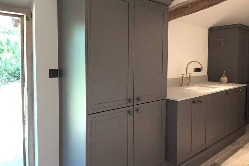 Stunning Luxury Barn Conversion in Surrey. in Ockham, Guildford
