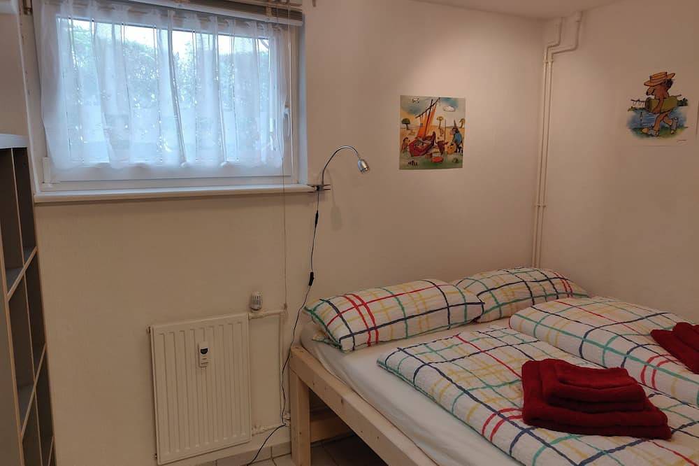 Ganze Wohnung, Kleine 3-Zimmer-Wohnung mit großer Terrasse, 150m zum See in Unteruhldingen, Uhldingen-Mühlhofen