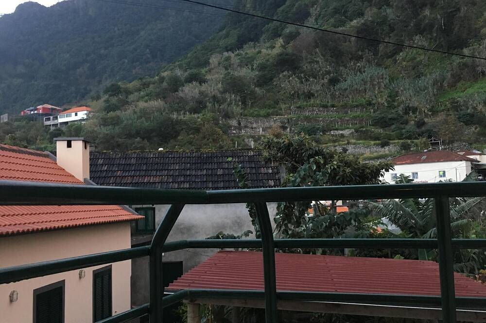 Casa Carvoeiro, Vista Al Mar Y La Montaña! in Ponta Delgada (Madeira), Isla de Madeira