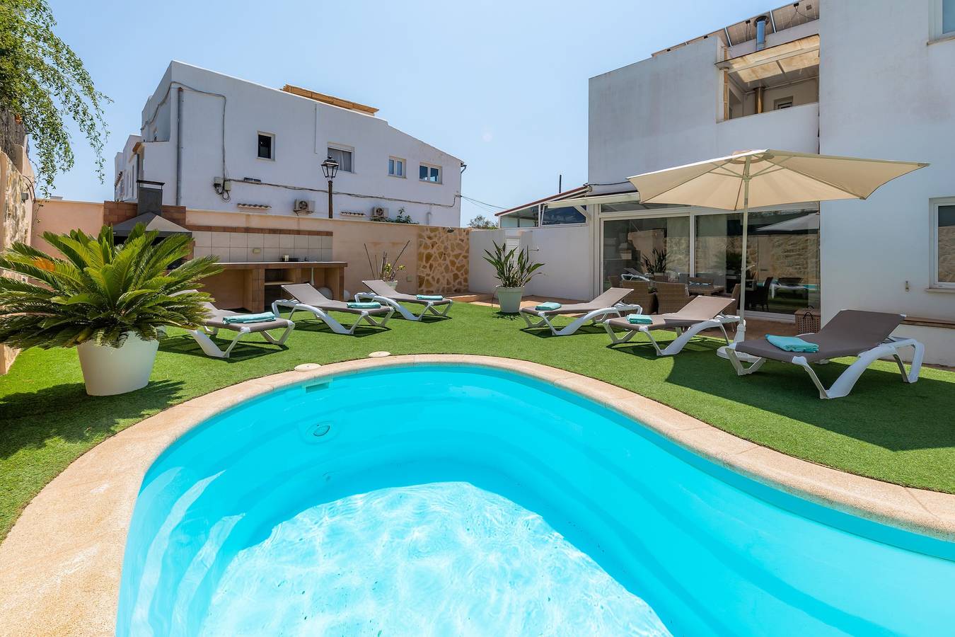 Modern and Comfortable Semi-Detached House in a Quiet Residential Area of Cala d'Or in Cala d'Or, Santanyí
