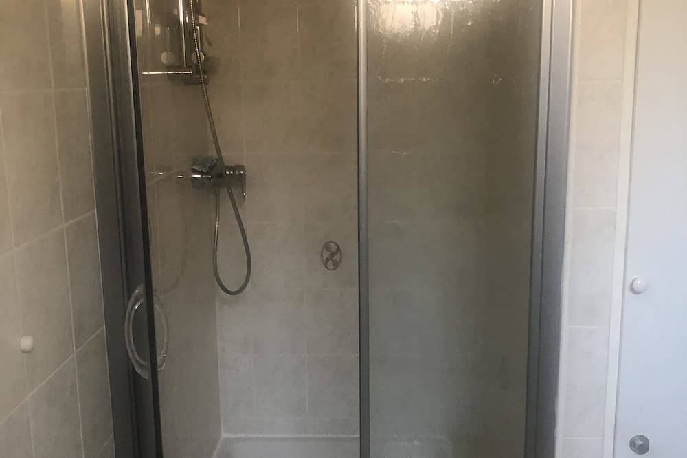 Entire apartment, Location au Bord de L'eau Avec vue sur Mer. Pour une Famille de 4 Personnes in Sant Ambroggio, Lumio