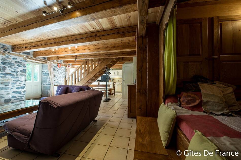 Casa de huéspedes para 8 personas con terraza in Picherande, Parque Natural Regional Volcans d'Auvergne
