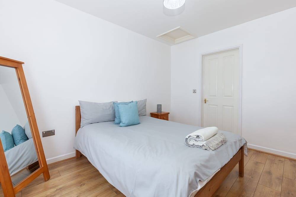 Entire apartment, Sleep & Stay Oxford - Iffley Penthouse Inc Parking in Oxford, Oxfordshire