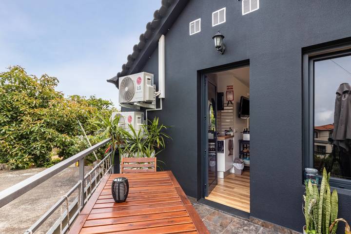 Entire apartment, Cork House - Fernandes Cottage Apartment with Sea View, Wi-Fi & Air Conditioning in Ponta Delgada (Madeira), Madeira
