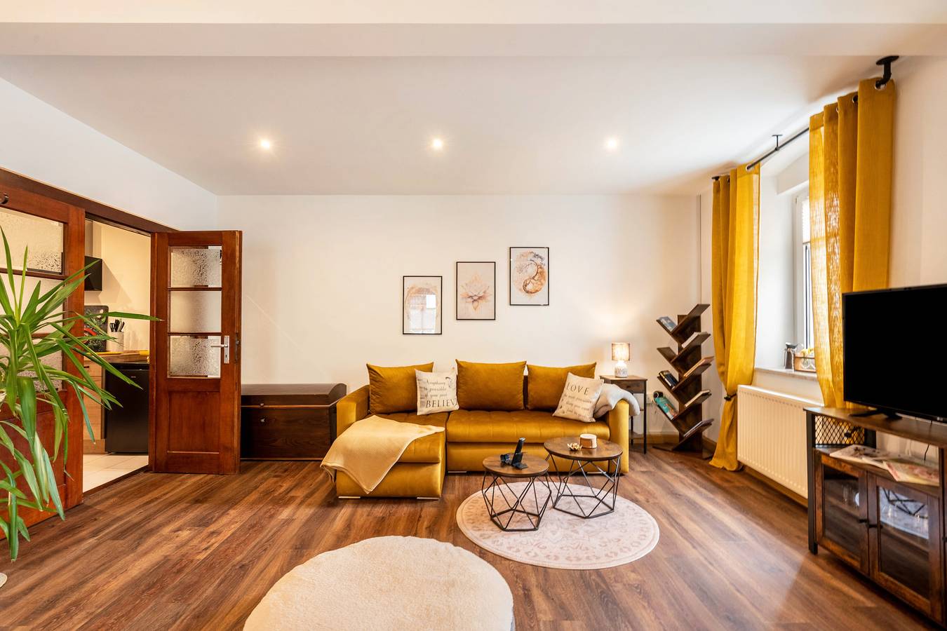 Ganze Wohnung, Ferienwohnung 'Gästewohnung Auszeit' mit dem Angebot frischer Eier von glücklichen Hühnern in Regis-Breitingen, Leipzig und Umgebung