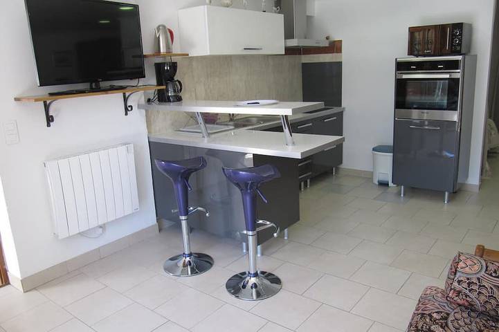 Ferienwohnung für 4 Personen, mit Terrasse und Garten sowie Pool in Cabris