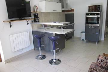 Gîte pour 4 personnes, avec piscine ainsi que jardin et terrasse à Cabris