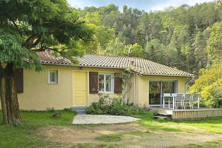 Gîte pour 8 personnes, avec jardin, animaux acceptés