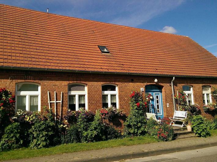 Ganze Ferienwohnung, Anna Müritz - Romantisches Mecklenburger Anwesen am Fluss - Appartment Mohnblüte in Wredenhagen, Müritz