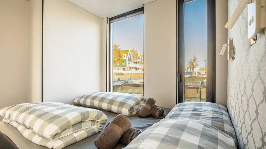 Bateau pour 5 personnes, avec jardin et piscine, animaux acceptés dans Volendam - 3