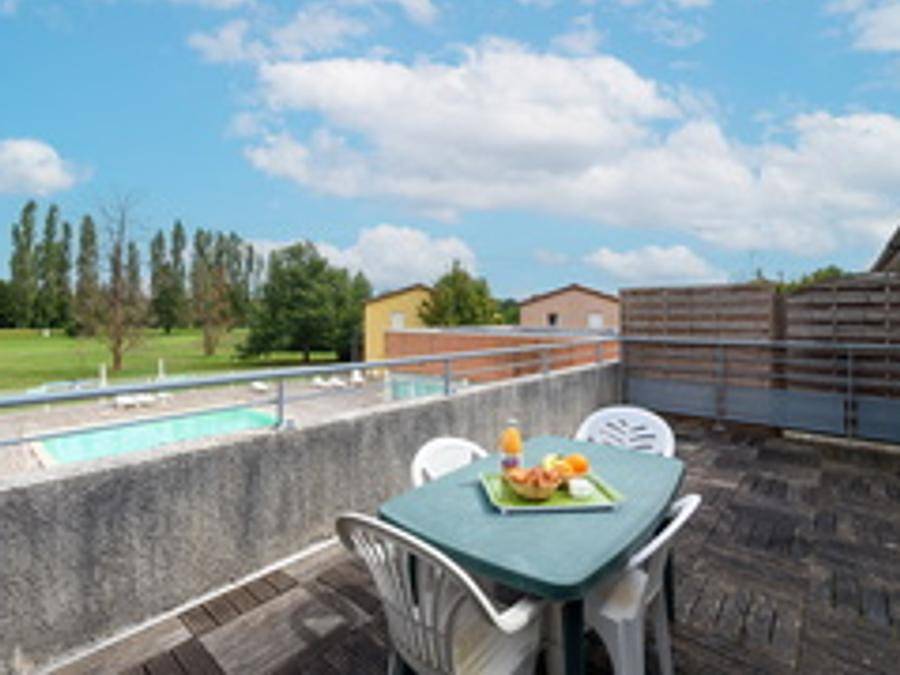 Résidence Le Domaine du Green - Vacancéole - Appartement 6 personnes - 3 pièces in Rivières, Région d'Albi