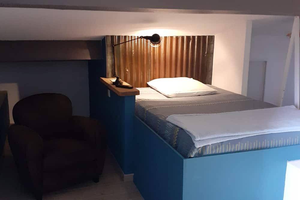 Charming comfortable house in Provence \"Heated pool\" in Saint-Rémy-de-Provence, Arles region