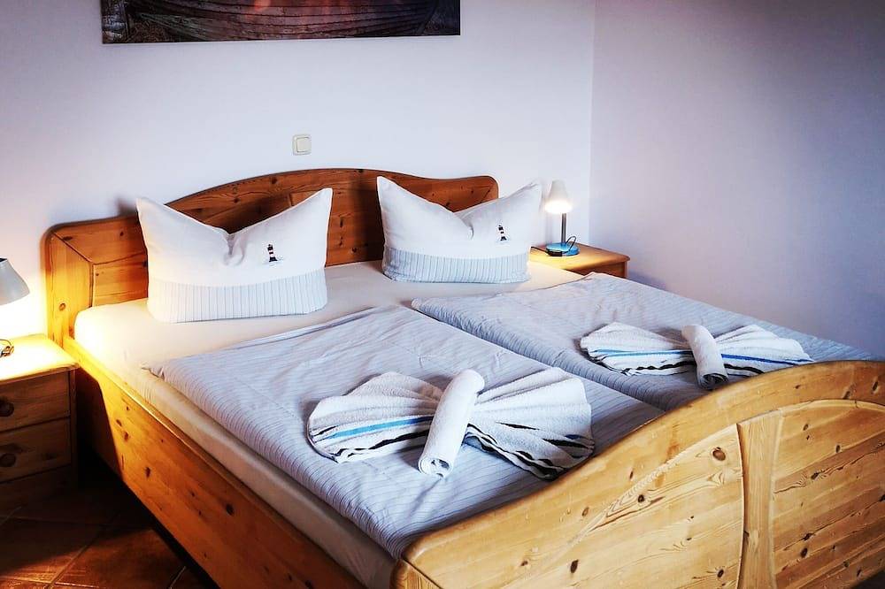 Apartamento entero, Vivir bajo \"Reet\", ideal para familias, se admiten perros, jardín + gran espacio abierto in Lancken-Granitz, Rügen