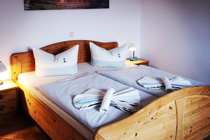 Ganze Wohnung, Wohnen unter \"Reet\" Familienfreundlich, Hunde erlaubt, Garten + große Freifläche in Lancken-Granitz, Rügen