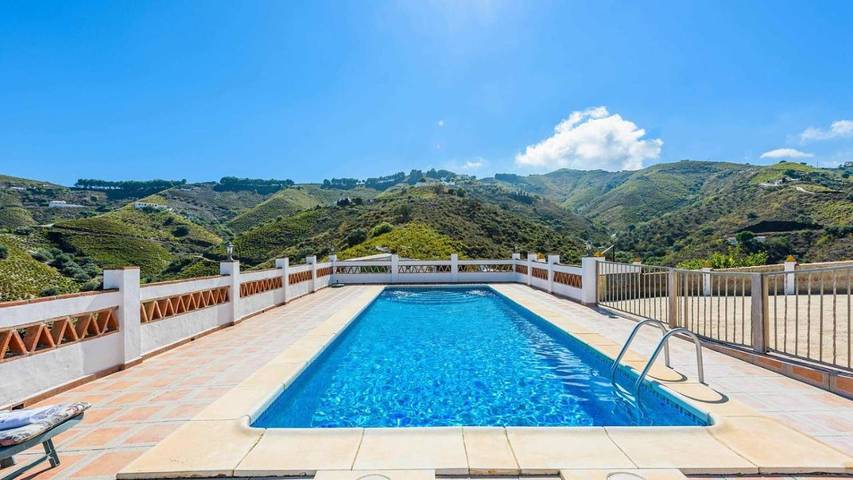 Casa rural para 8 personas, con piscina además de jardín y terraza en El Borge - 2