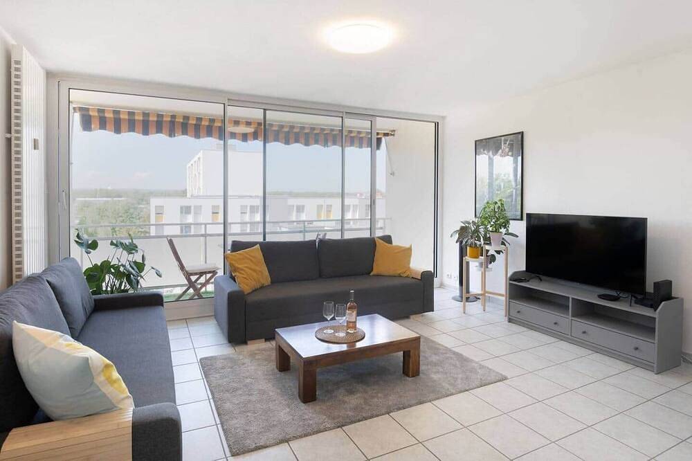 Entire apartment, Sunnyflat: Euroaiport/Basel/Trainstation/Center in Saint-Louis, Mulhouse region