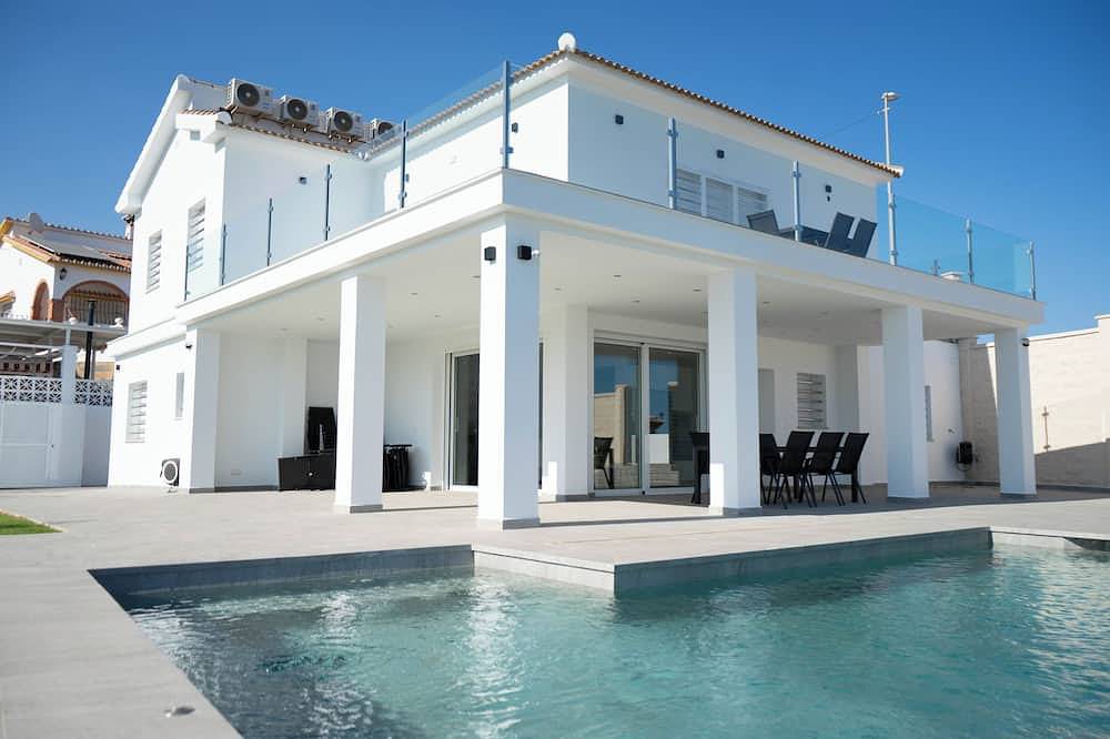 Oasis House in Playa de Benajarafe, Vélez-Málaga