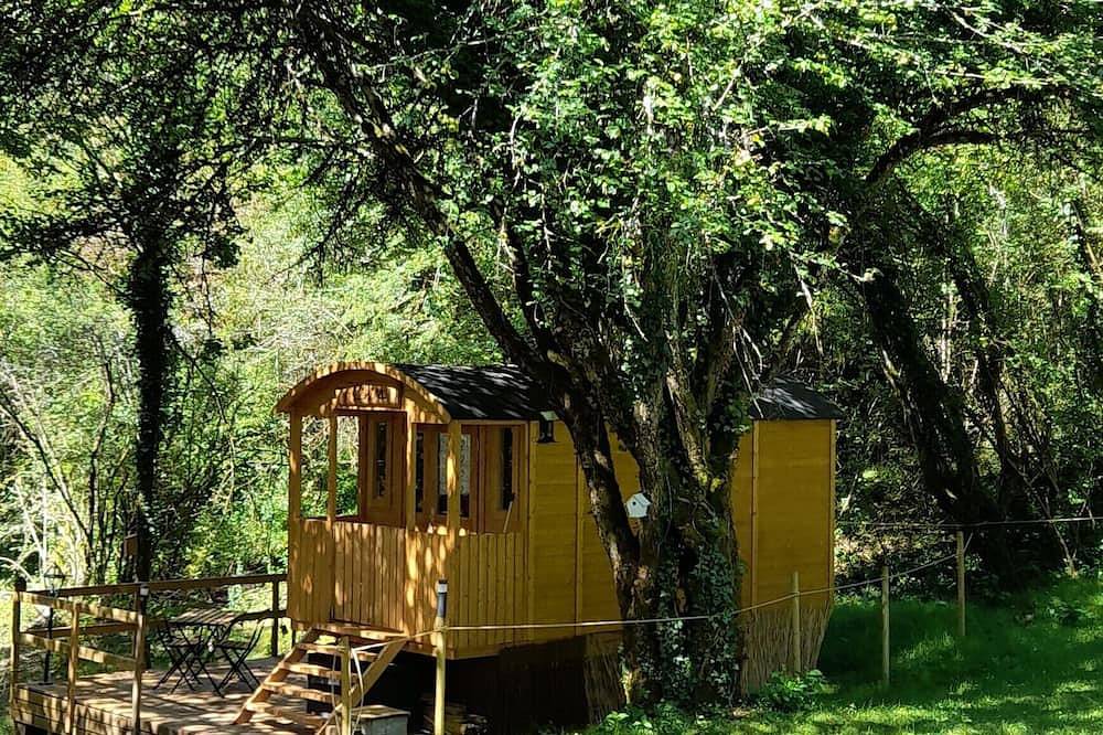 Comfortable little trailer in Ornans, Doubs (desambiguación)