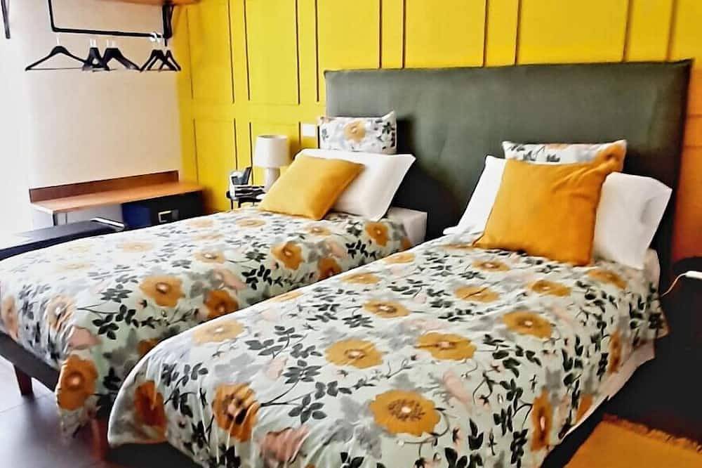 Stay with Comfort Double room with en suite bathroom and balcony. in Pescara, Adriatic Coast Abruzzo