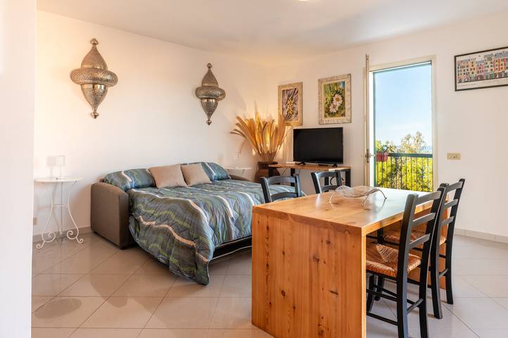 Appartamento intero, Appartamento 'Terrazzo Eucalipto' con Vista Mare, Wi-Fi e Aria Condizionata in Cefalù, Cefalù (Comune)