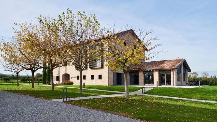 Alloggio in famiglia per 2 persone, con Giardino e Piscina nonché Panorama a Parma