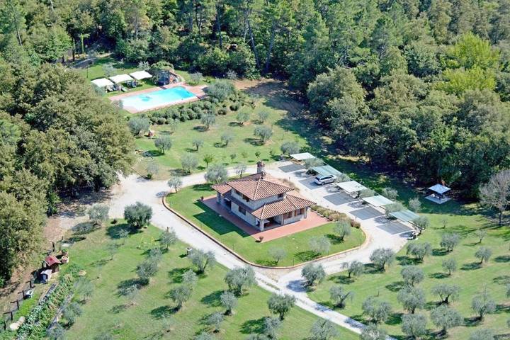 Villa per 8 persone, con piscina e giardino nonché panorama in Sinalunga