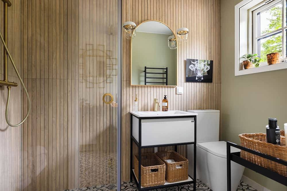 Stylish 2Br Retreat with Sauna & Large Terrace in Stora Lundby distrikt, Lerum