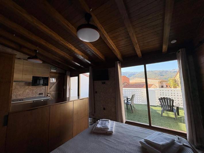 Casa rural para 2 personas, con Balcón y Terraza además de Jardín y Vistas en Millanes