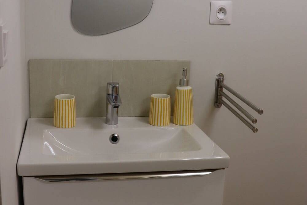 Apartamento entero, Studio renovated Luberon village house /Provence in Villelaure, Parque natural regional del Luberon