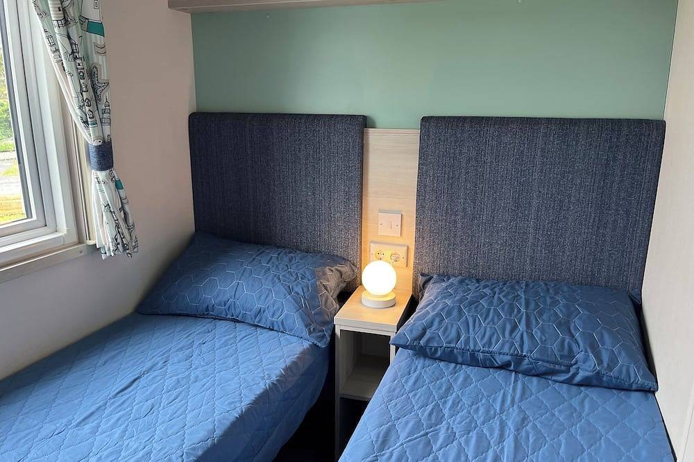 Recent top-of-the-range mobile home, very spacious Located 2km from the beach in Ouistreham, Caen region