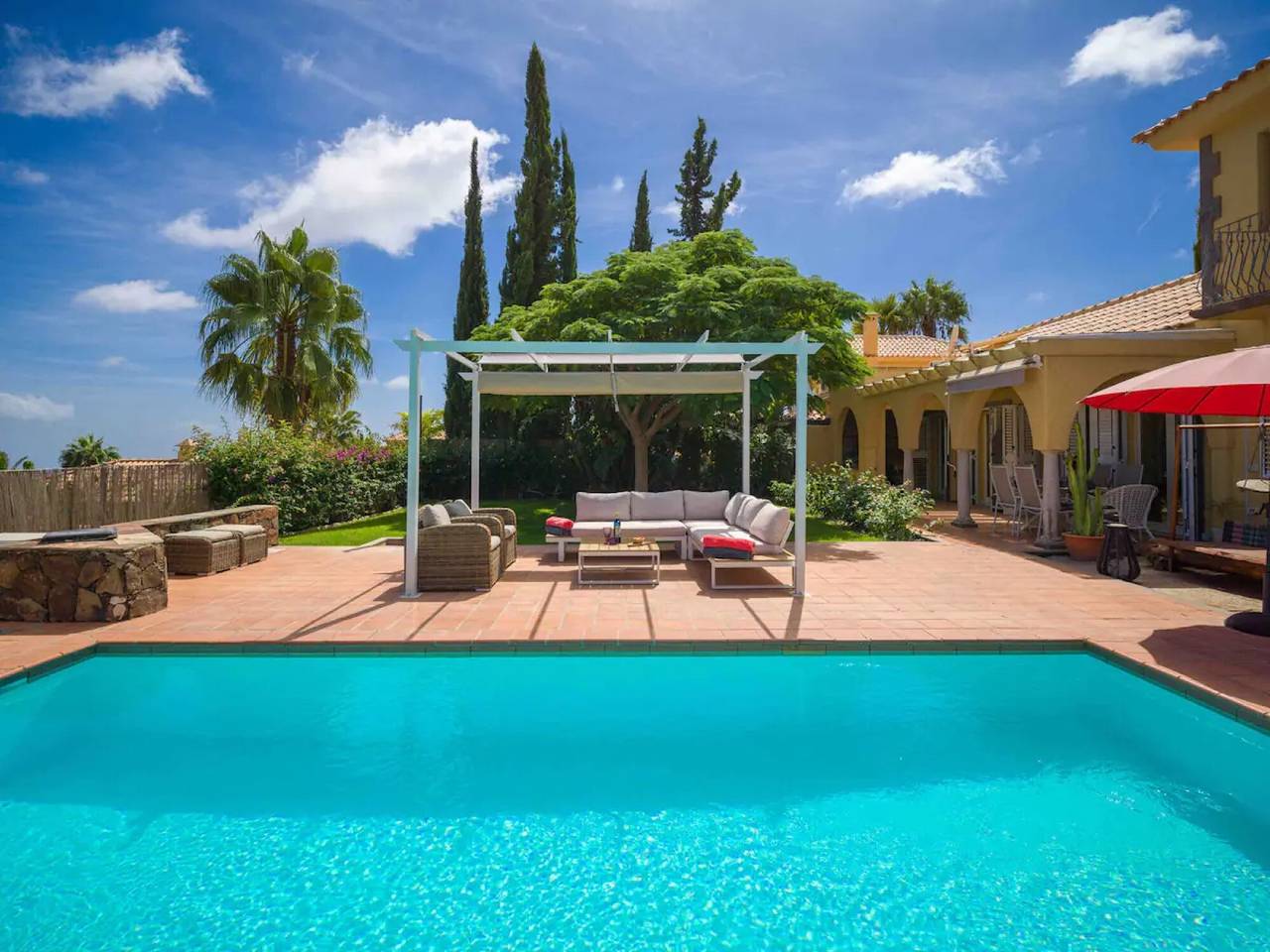 Holiday Home 'Villa Linda' with Mountain Views, Private Pool and Wi-Fi in Monte León, San Bartolomé de Tirajana