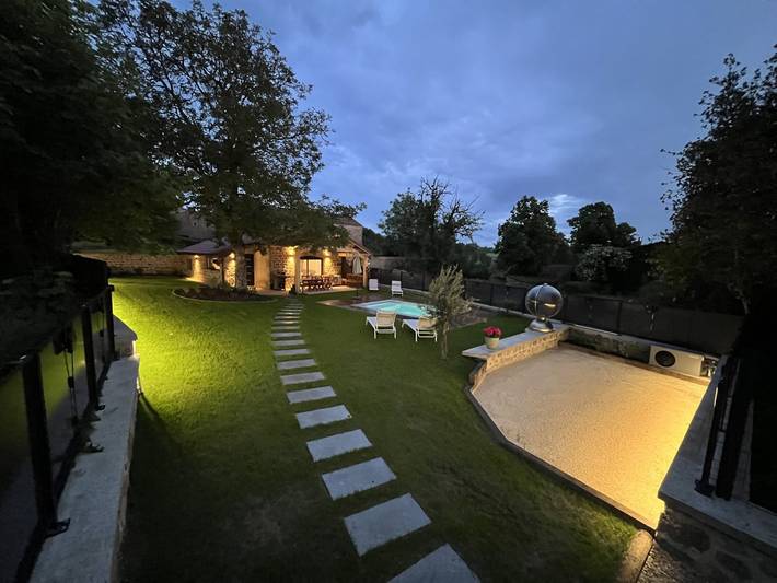 Gîte pour 6 personnes, avec jardin et piscine ainsi que jacuzzi et terrasse dans Parc Naturel Régional du Pilat - 3