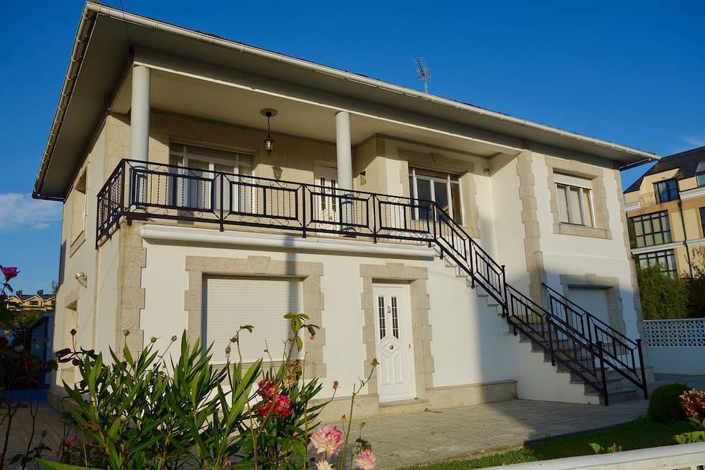 Comfortable, sunny home just a hop, skip and jump to the beach! in Ortigueira, Galician Coast