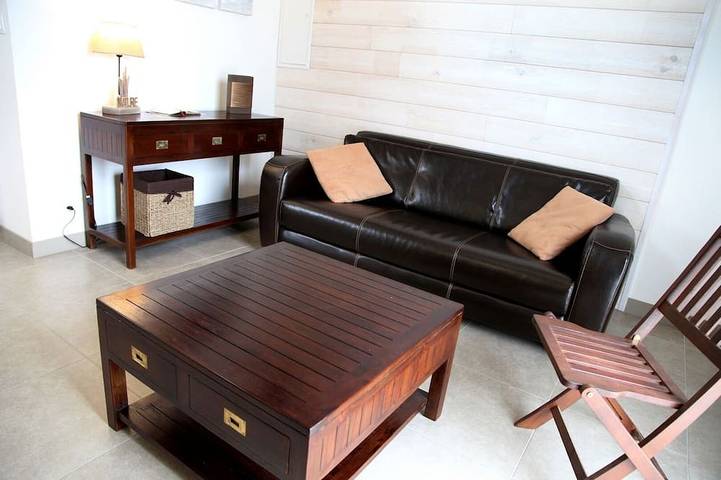 Gîte pour 3 personnes, avec piscine ainsi que terrasse et jardin à Locmaria-Grand-Champ - 4