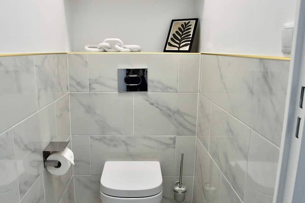 Entire apartment, Riverside apt | 2 bdr |Disney + Paris | Parking | Balcony in Lognes, Seine-et-Marne