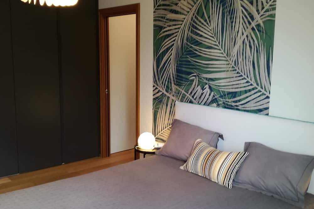 Entire apartment, Suite 51 Lake Maggiore Apartment with terrace 50 meters from the lake in Arona (Lago Maggiore), Comune di Arona